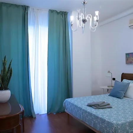 Savoia International_lt_bari Stazione Penzion Bari